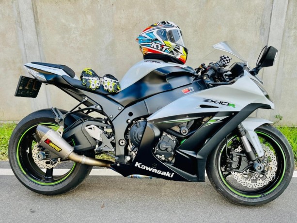 kawasaki-zx10r-2015-big-3