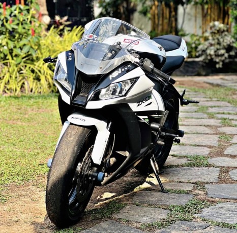 kawasaki-zx10r-2015-big-0