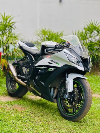 kawasaki-zx10r-2015-big-6