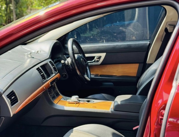 jaguar-xf-2014-big-5