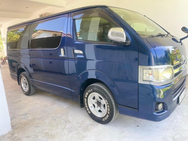 toyota-trh-200-super-gl-2012-big-2