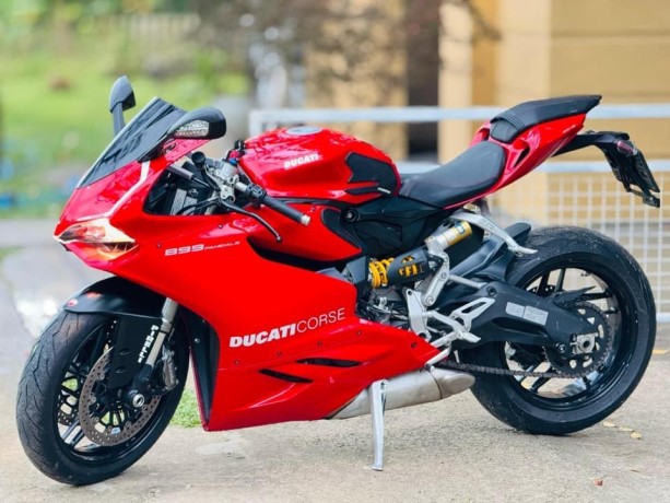 ducati-panigale-899-big-4