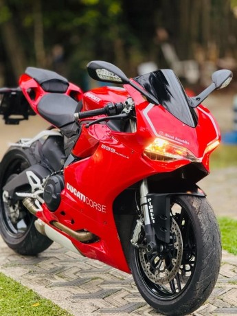 ducati-panigale-899-big-5