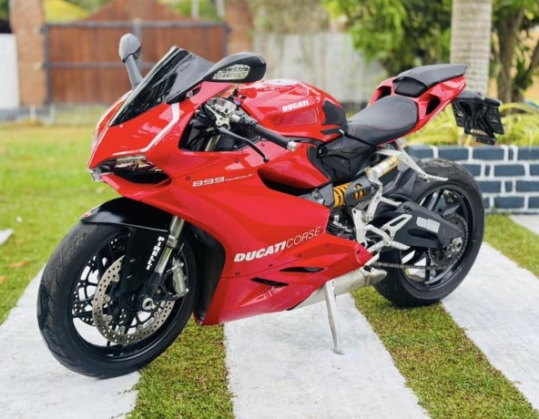 ducati-panigale-899-big-2