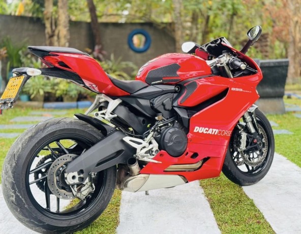 ducati-panigale-899-big-3
