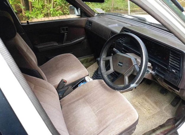 nissan-sunny-hb-12-big-5