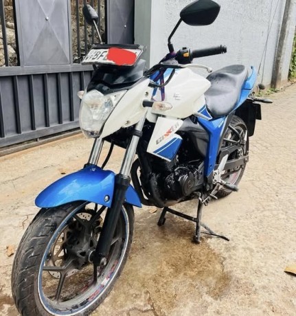 suzuki-gixxer-150-big-0