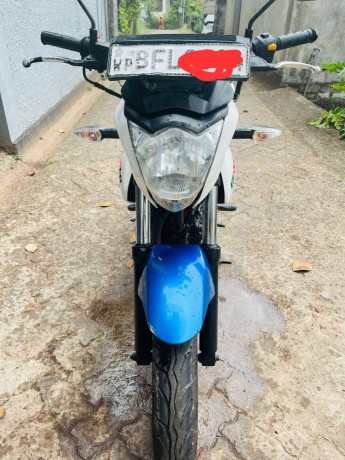 suzuki-gixxer-150-big-4
