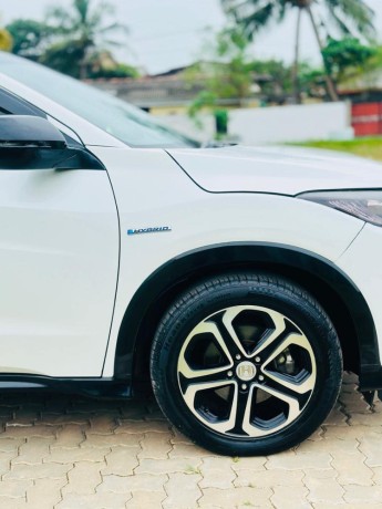 honda-vezel-2014-big-8