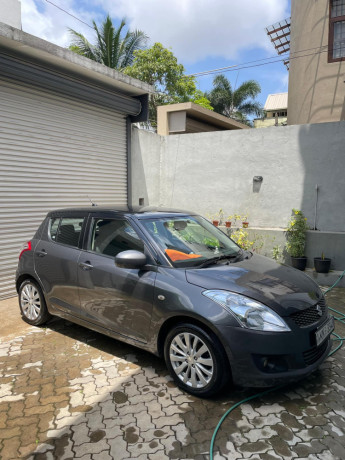 suzuki-swift-2011-big-0