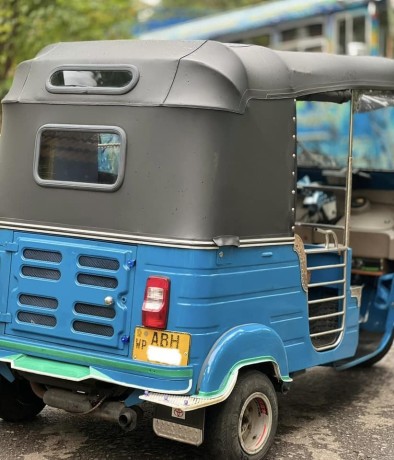 bajaj-4-stroke-threewheel-big-1