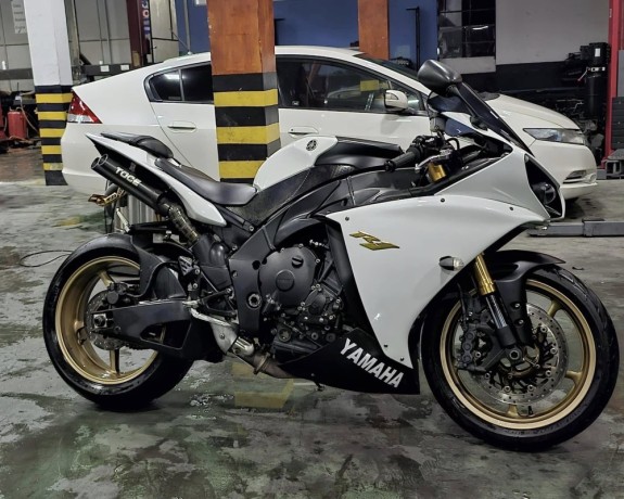 yamaha-r1-2014-big-2