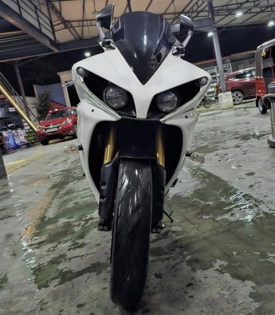 yamaha-r1-2014-big-0