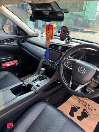 honda-civic-ex-sedan-2018-big-7