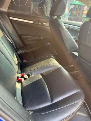 honda-civic-ex-sedan-2018-big-8