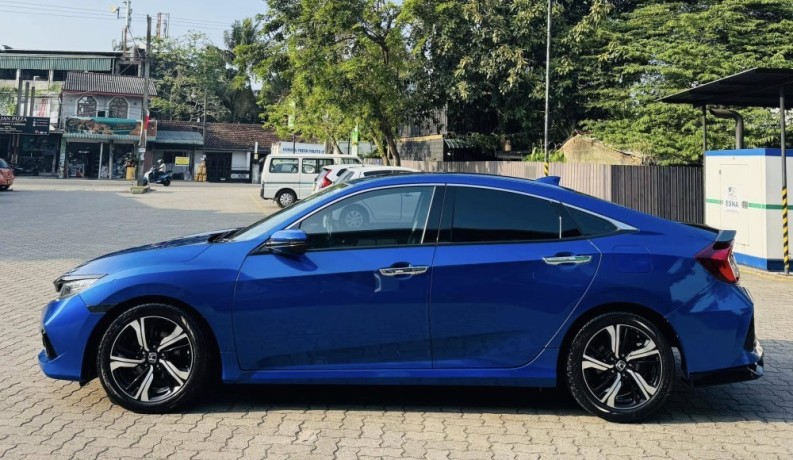 honda-civic-ex-sedan-2018-big-3