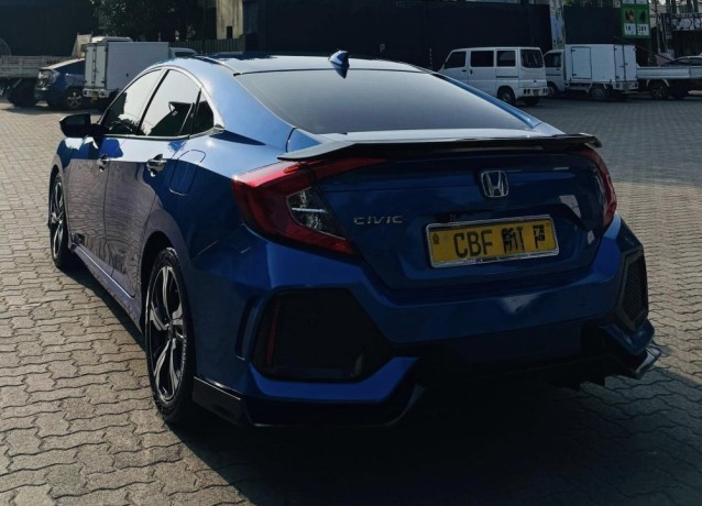 honda-civic-ex-sedan-2018-big-1