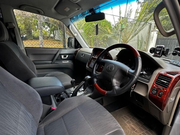 mitsubishi-montero-v6-big-4