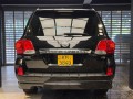 toyota-landcruiser-v8-small-1