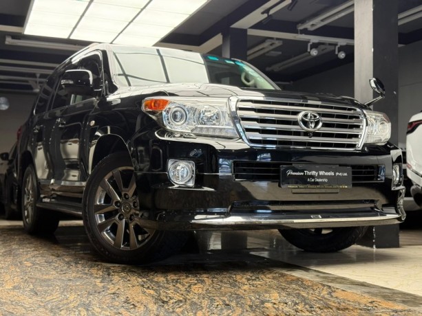 toyota-landcruiser-v8-big-3