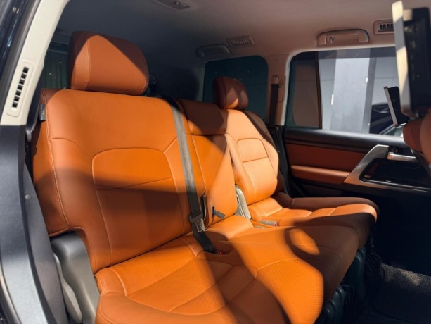 toyota-landcruiser-v8-big-5