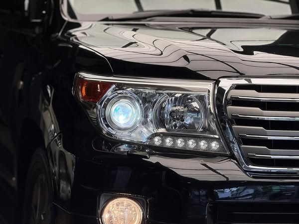 toyota-landcruiser-v8-big-0