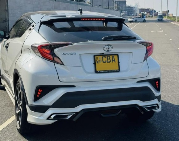 toyota-ch-r-ngx-50-2017-big-3