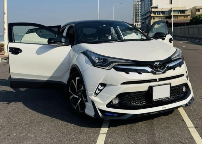 toyota-ch-r-ngx-50-2017-big-2