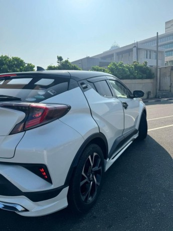 toyota-ch-r-ngx-50-2017-big-1
