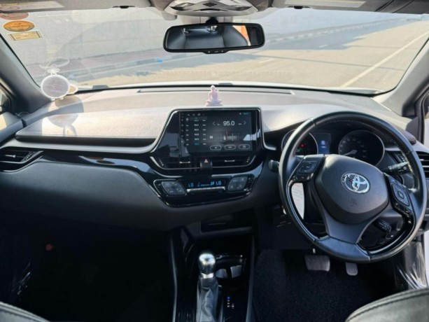 toyota-ch-r-ngx-50-2017-big-4