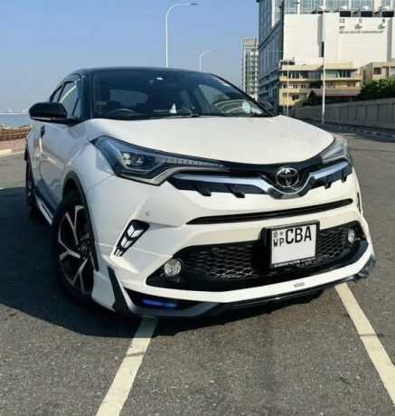 toyota-ch-r-ngx-50-2017-big-0