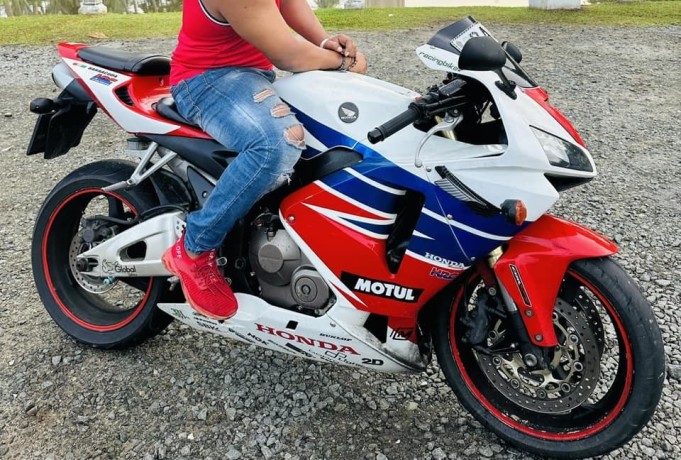 honda-cbr-600-original-registered-big-2