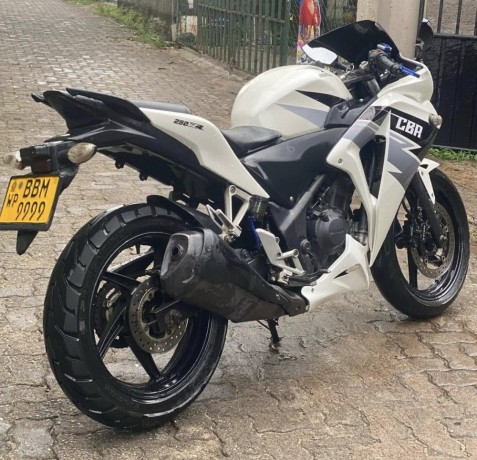 honda-cbr-250r-2012-big-4