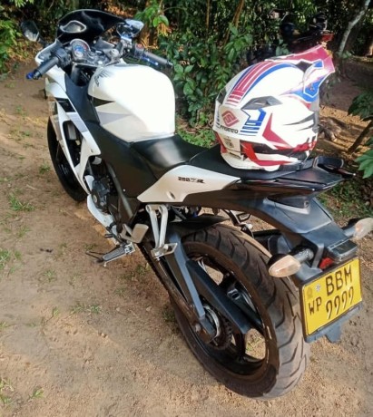 honda-cbr-250r-2012-big-1
