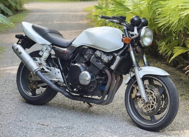 honda-cb400-vtec-spec-2-big-2
