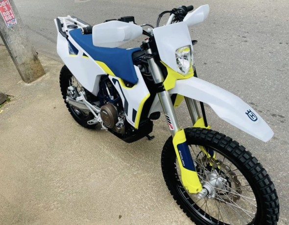 husqvarna-701-2021-big-3