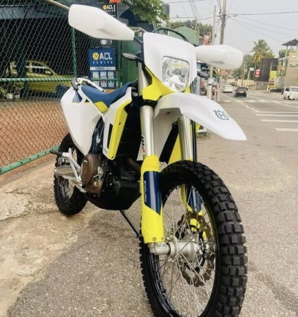 husqvarna-701-2021-big-0
