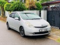 toyota-prius-20-anniversary-20112013-small-6