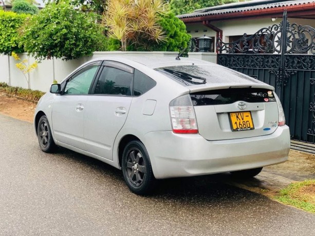 toyota-prius-20-anniversary-20112013-big-4