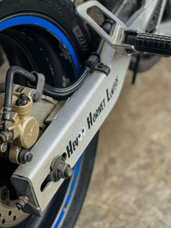 honda-hornet-250-2015-big-10