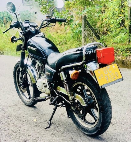 suzuki-gn-125-japan-big-0