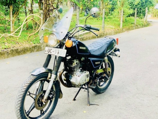 suzuki-gn-125-japan-big-1