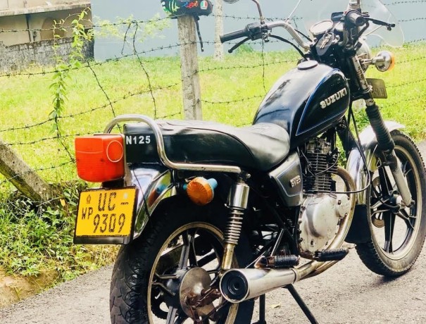 suzuki-gn-125-japan-big-3