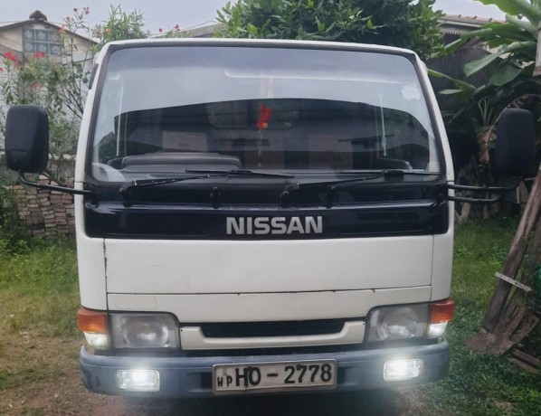 nissan-atlas-lorry-big-2