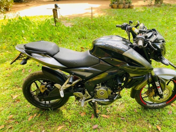 bajaj-pulsar-ns200-bs4-2018-big-3