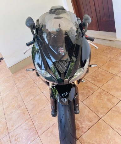 triumph-daytona-675-2012-big-0