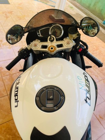 triumph-daytona-675-2012-big-9
