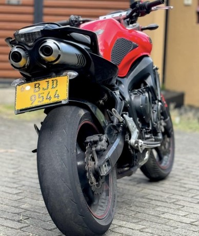 yamaha-fz6-efi-2011-big-1