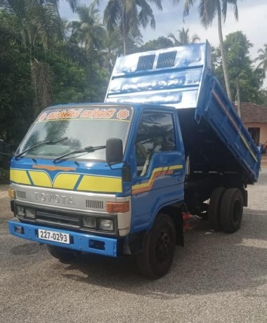 toyota-dayana-tipper-big-2