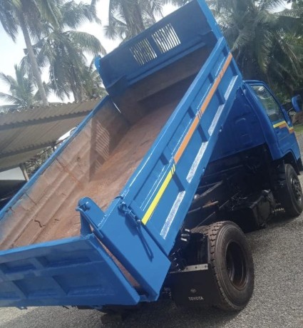 toyota-dayana-tipper-big-1